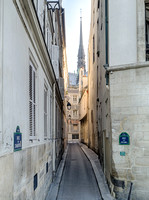 Teeny tiny alley, Paris